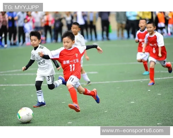 一年级足球启蒙之旅快乐成长与团队精神的培养 一年级足球启蒙之旅快乐成长与团队精神的培养